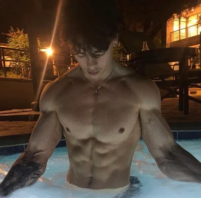 Краш из спортзала - Реалистичный ИИ-компаньон